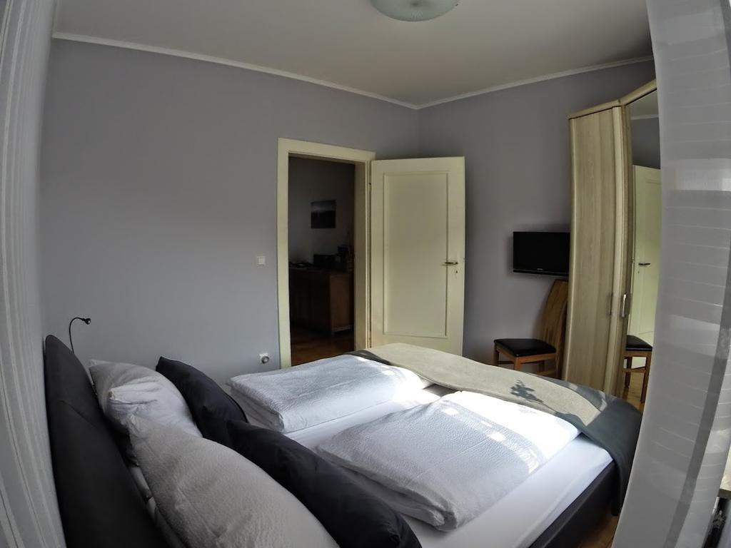 Ferienwohnungen Haus Am Wuerzlaysteig Lehmen Bilik gambar