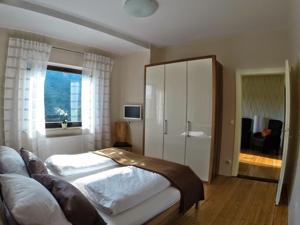 Ferienwohnungen Haus Am Wuerzlaysteig Lehmen Bilik gambar