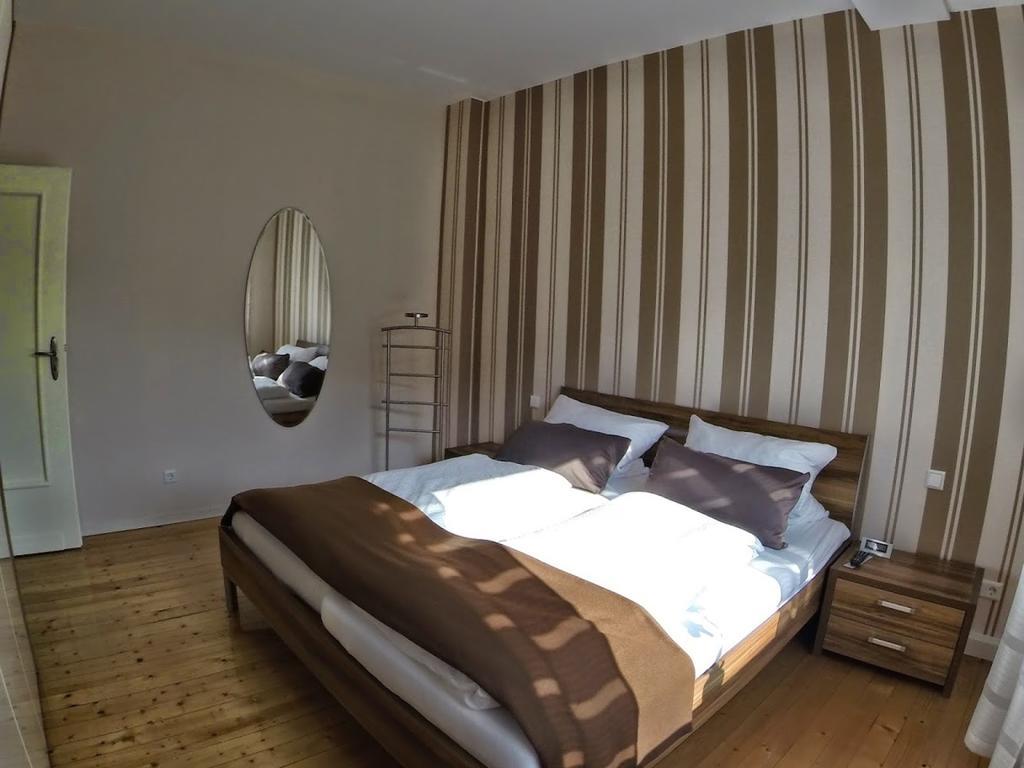 Ferienwohnungen Haus Am Wuerzlaysteig Lehmen Bilik gambar