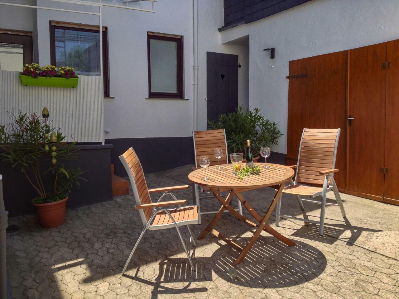 Ferienwohnungen Haus Am Wuerzlaysteig Lehmen Luaran gambar